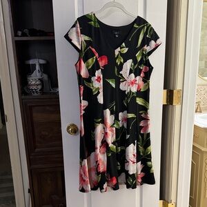 Violet B. Women’s Floral Dress Size L EUC